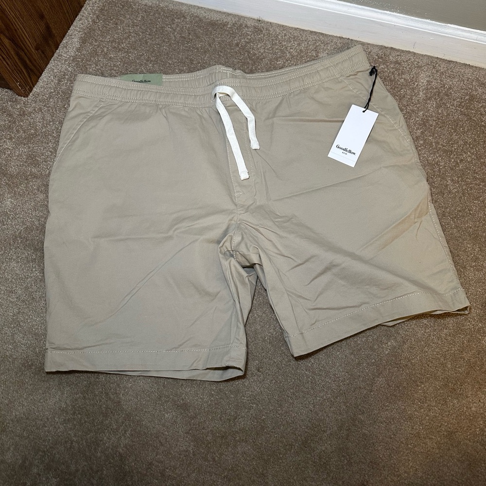 Goodfellow & Co men’s Beige Casual Shorts with Drawstring